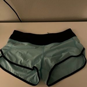 lulu speed up shorts 2.5in